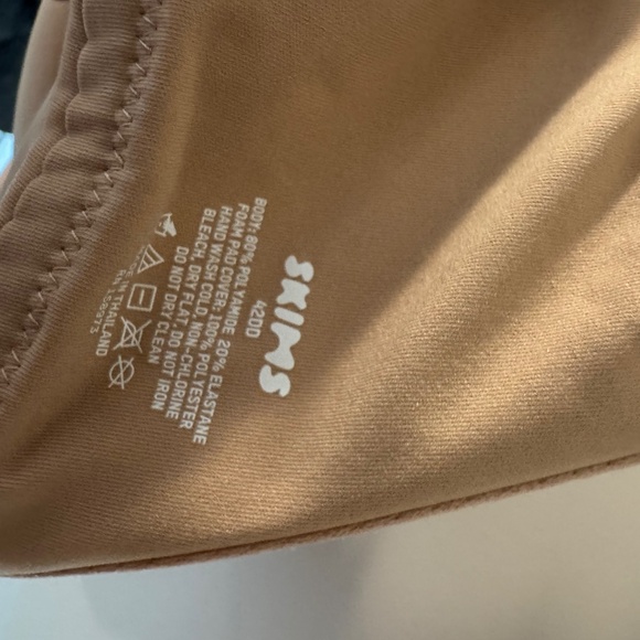 Brand new skims bra - 42DD - Picture 3 of 3